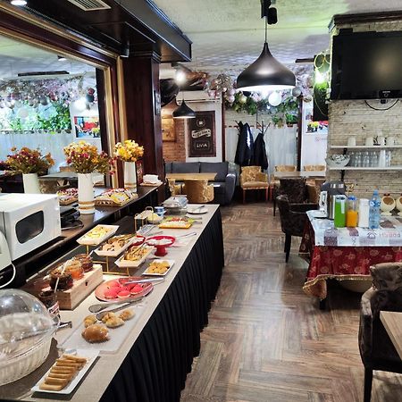Hotel Livia Тирана Экстерьер фото
