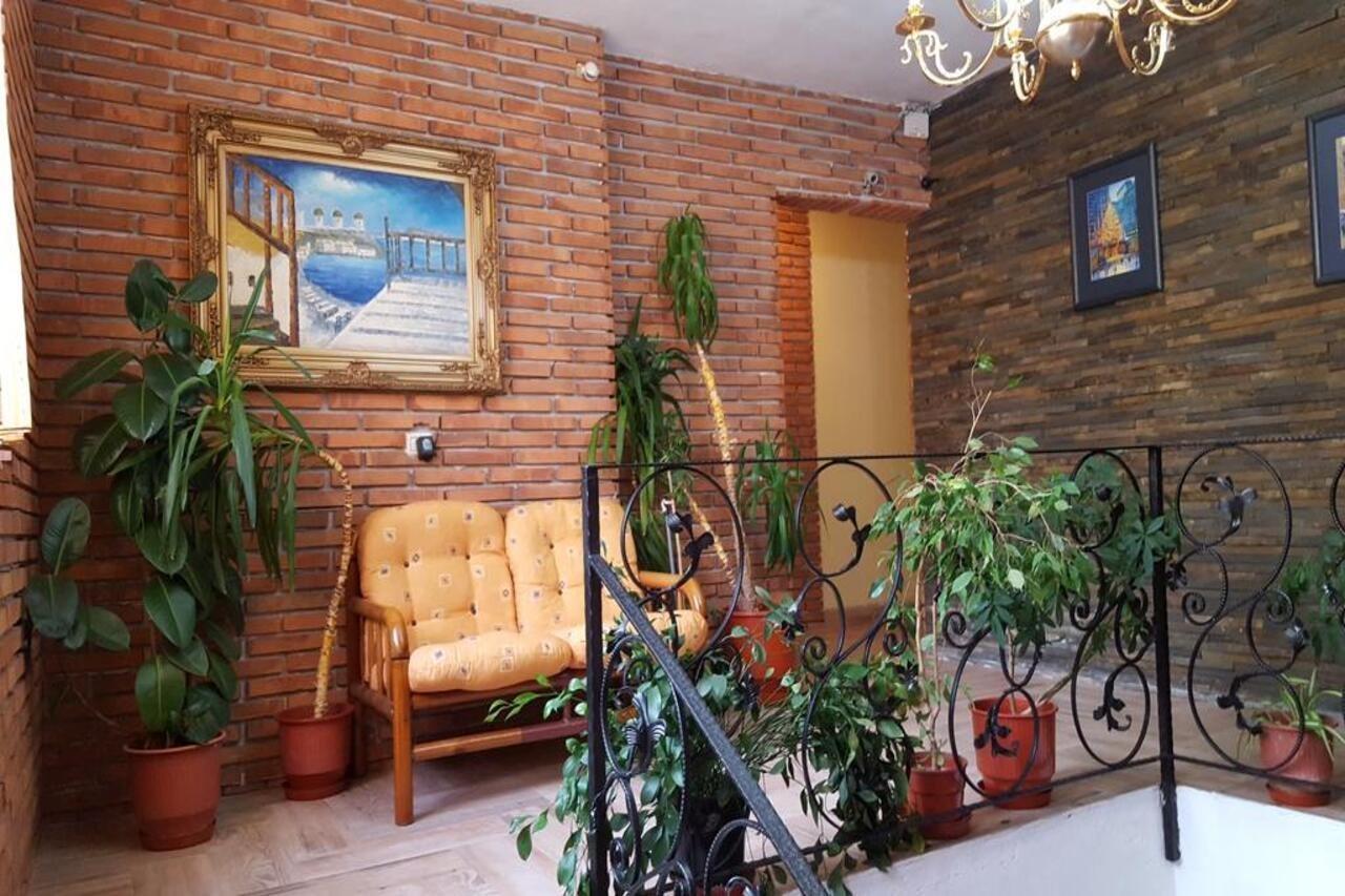 Hotel Livia Тирана Экстерьер фото