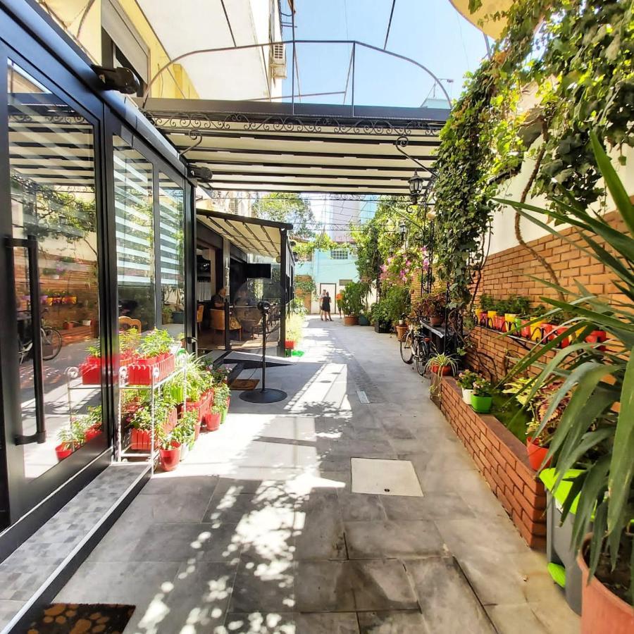 Hotel Livia Тирана Экстерьер фото