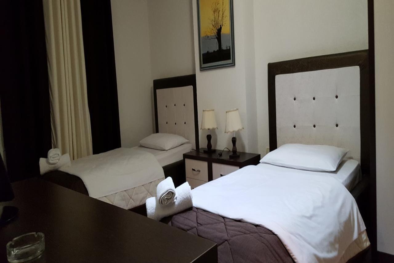 Hotel Livia Тирана Экстерьер фото