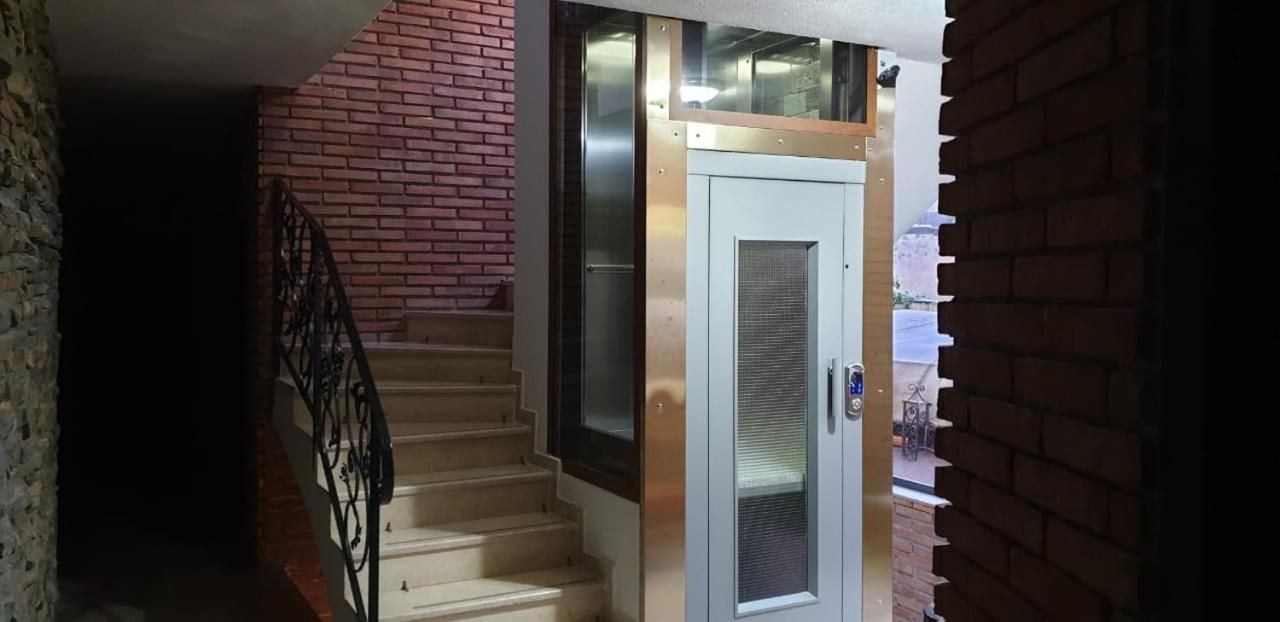 Hotel Livia Тирана Экстерьер фото