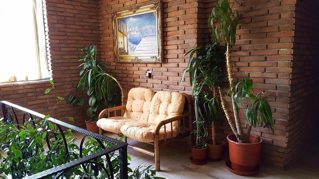 Hotel Livia Тирана Экстерьер фото
