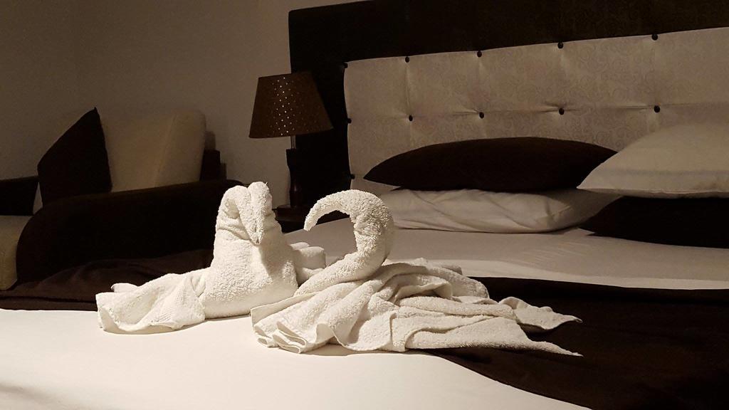 Hotel Livia Тирана Экстерьер фото