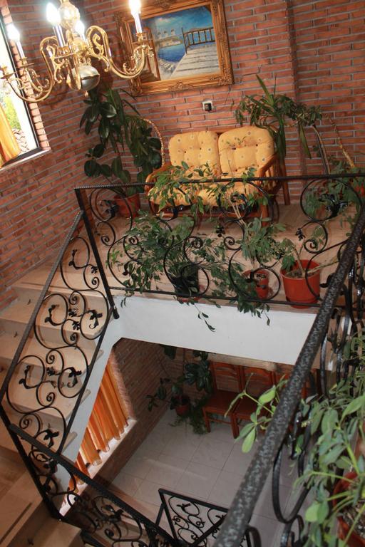 Hotel Livia Тирана Экстерьер фото