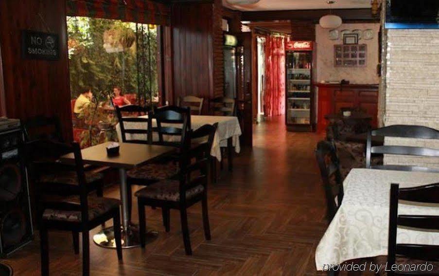 Hotel Livia Тирана Экстерьер фото