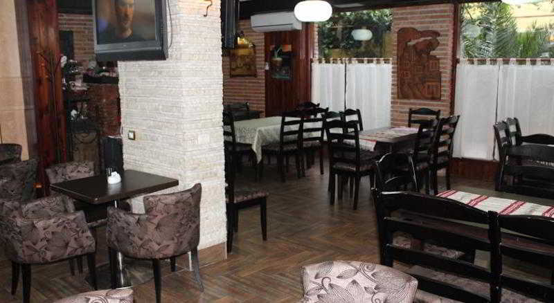 Hotel Livia Тирана Экстерьер фото