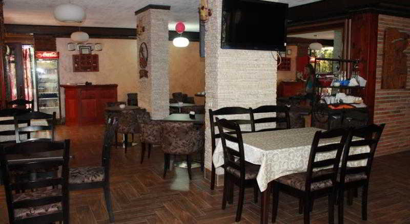 Hotel Livia Тирана Экстерьер фото