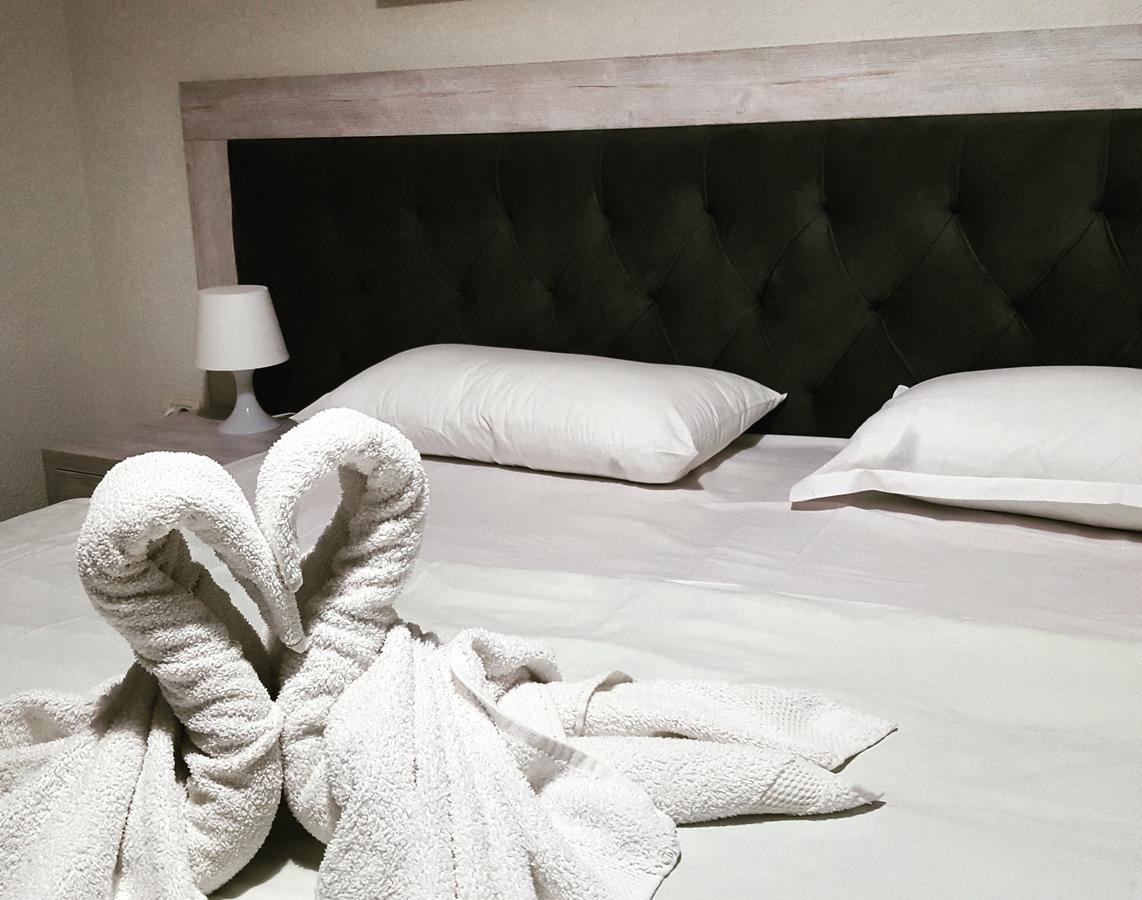 Hotel Livia Тирана Экстерьер фото
