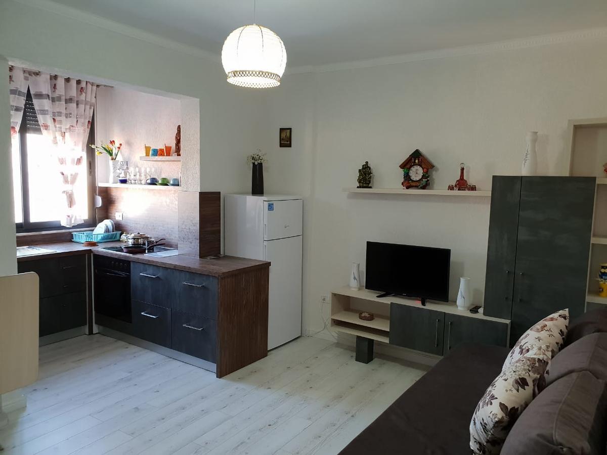 Hotel Livia Тирана Экстерьер фото
