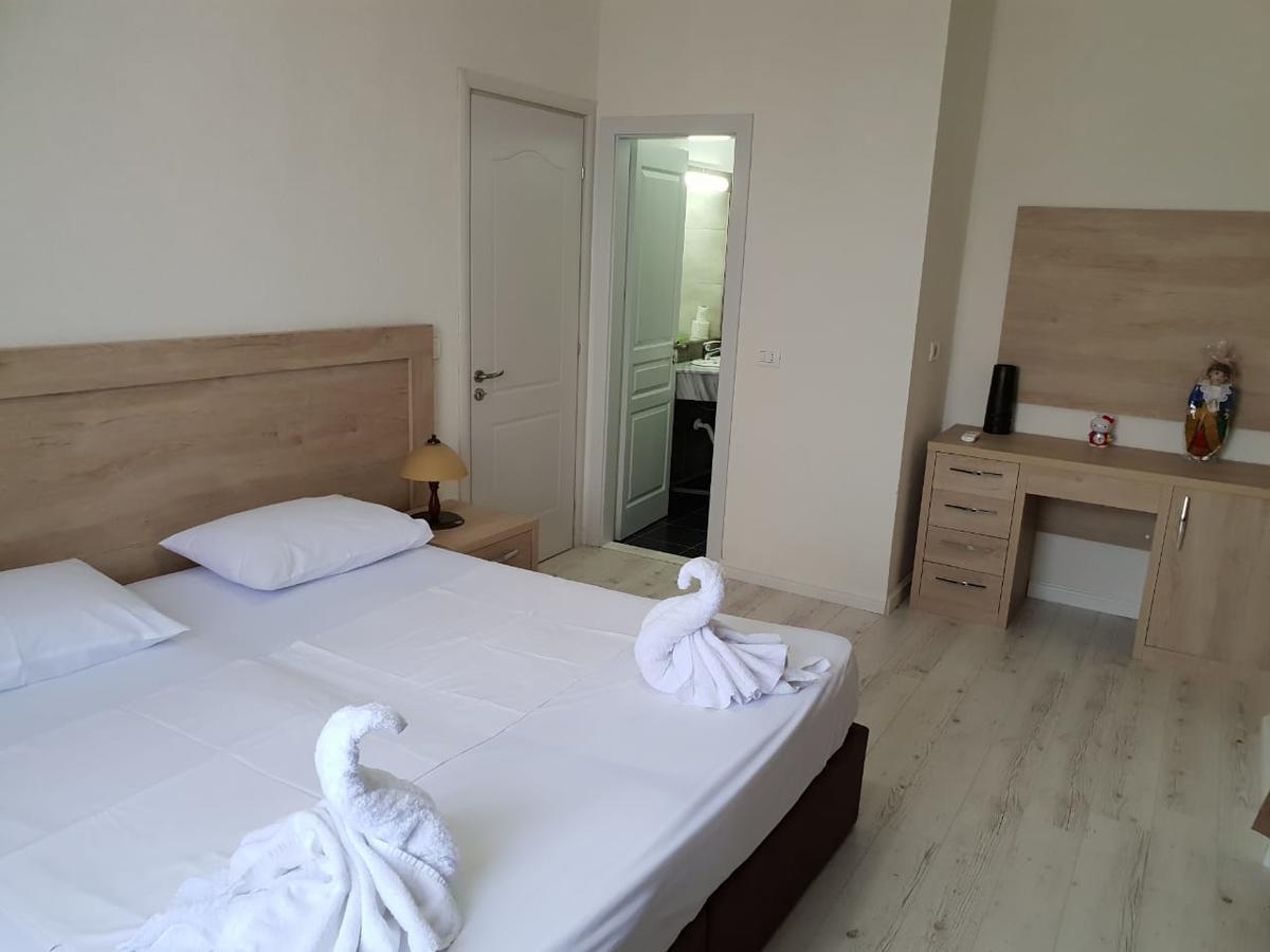 Hotel Livia Тирана Экстерьер фото